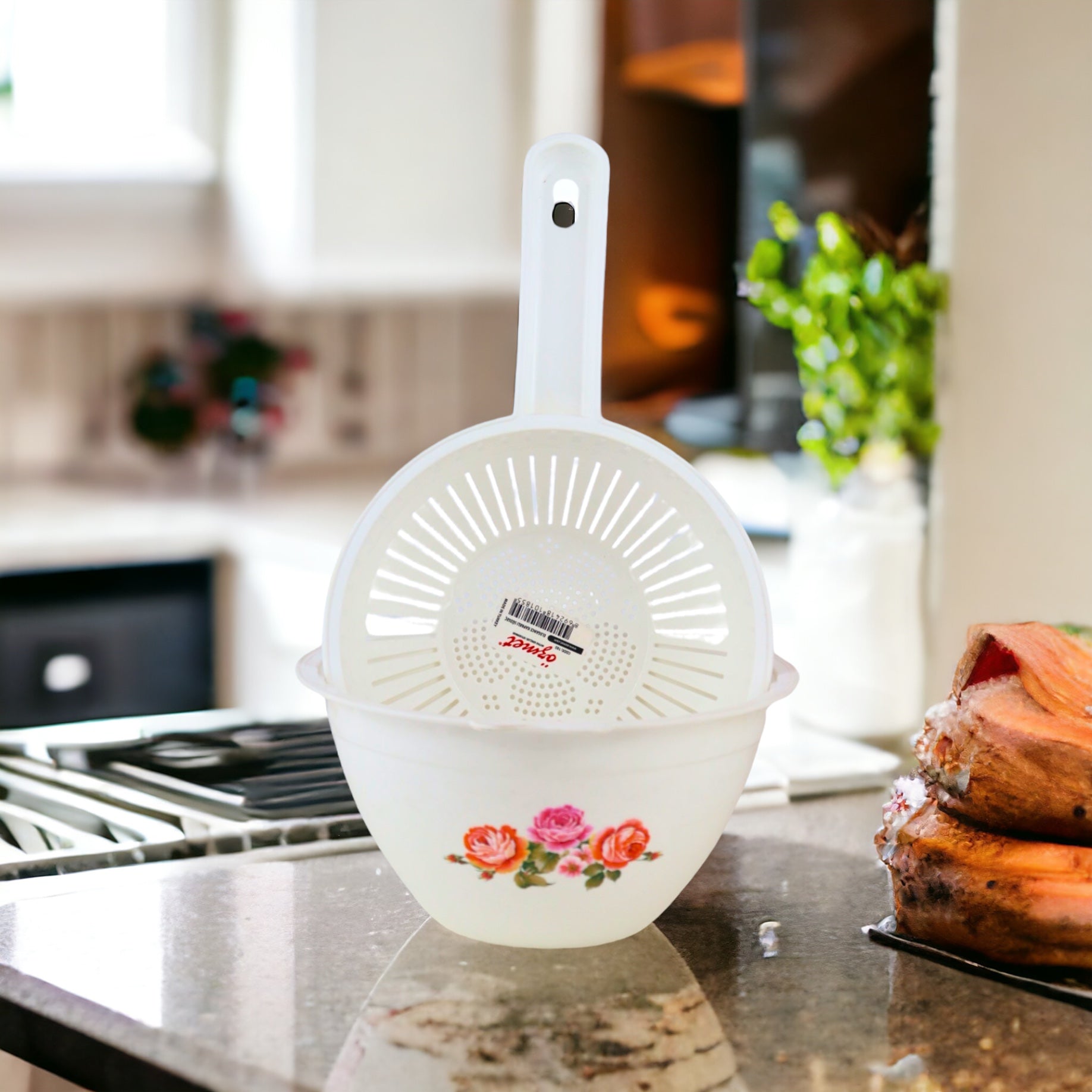 Plastic strainer with plastic bowl